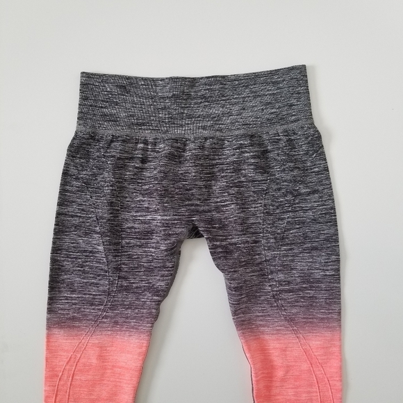 Itzon Ombre Capri Yoga Leggings Size XL - Picture 3 of 7